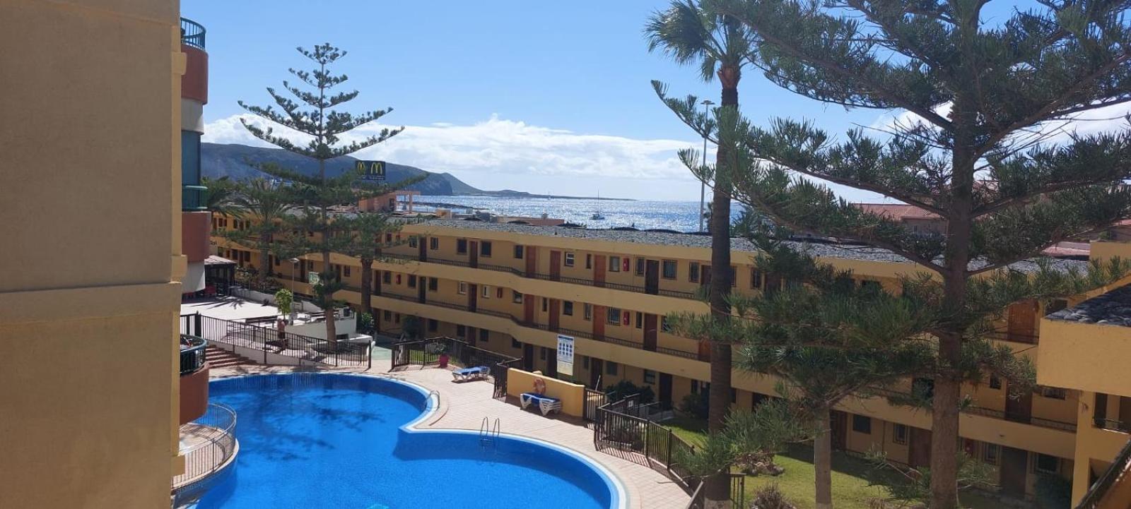Firstline Apartment Los Cristianos Arona  Extérieur photo
