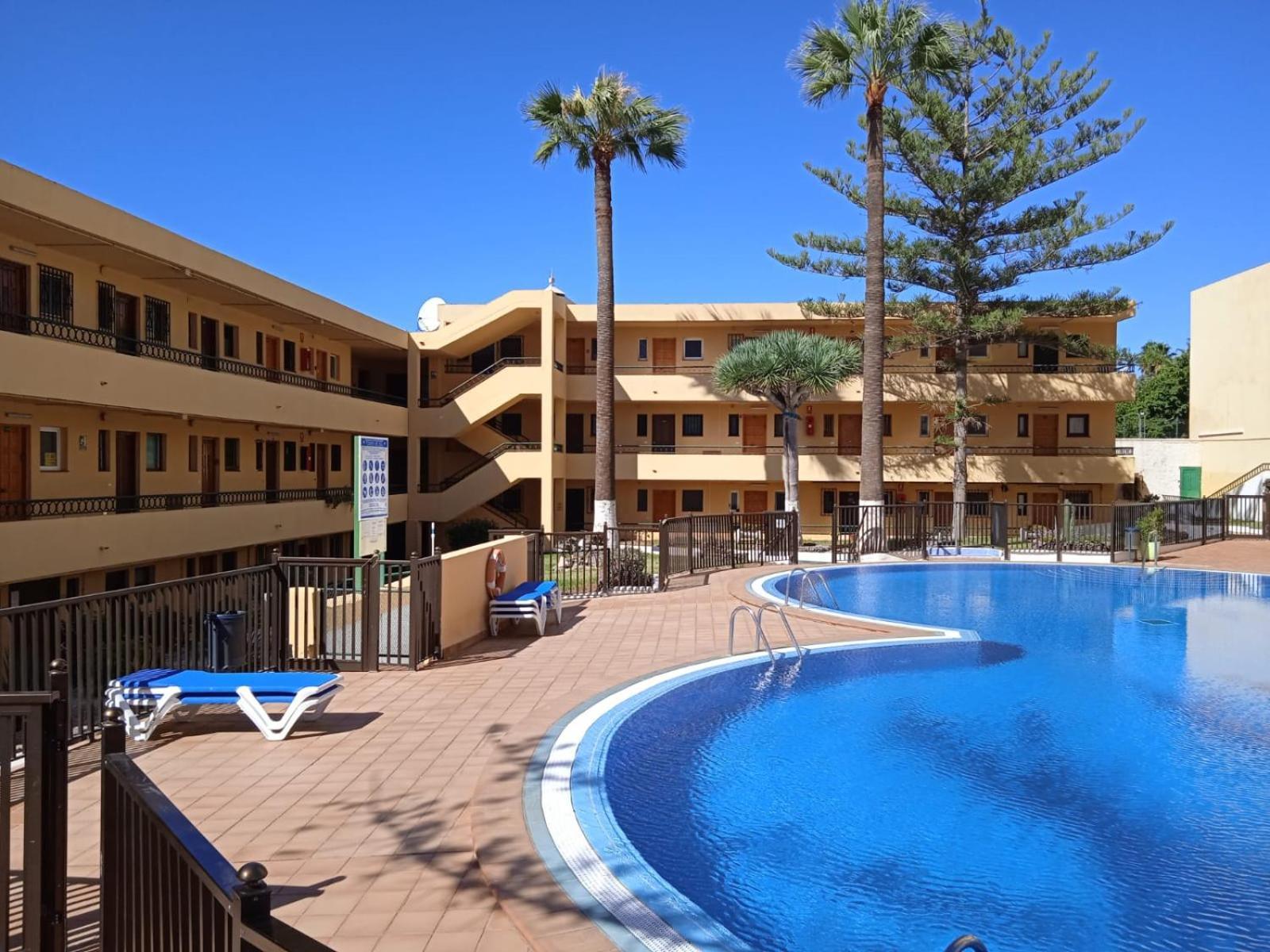 Firstline Apartment Los Cristianos Arona  Extérieur photo